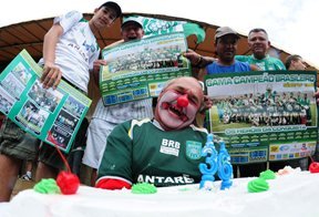 Gama completa 36 anos e torcida protesta contra dire��o (Ed Alves/Esp. CB/D.A Press)