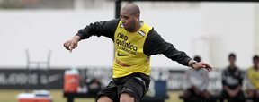 Em uma hora de teste, Adriano pouco faz diante do Flamengo de Guarulhos (Miguel Schincariol/LancePress)