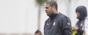 Adriano se destaca na chuva, mas est� fora dos pr�ximos dois jogos (Epit�cio Pessoa/Agencia Estado)