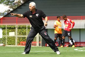 Cheio de desfalques, S�o Paulo encara o valente Bragantino (Luiz Pires/Vipcomm)
