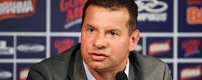 Em apresenta��o, Celso Roth j� pede refor�os e recusa fama de "sargento" (Vipcomm)