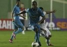 Sob chuva, Peixe fica no empate com Bahia (L�cio T�vora/A Tarde/Ag�ncia O Globo)