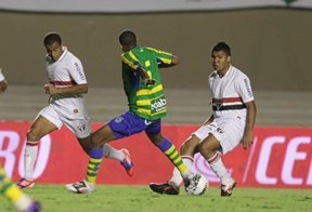 S�o Paulo fica no empate com o Goi�s, mas garante a vaga na semi (Weimer Carvalho/VIPCOMM)