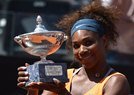 Serena atropela Azarenka no saibro italiano (Gabriel Bouys/AFP Photo)