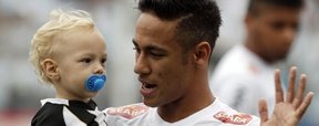 Mesmo vendido para time europeu, Neymar joga no Man� Garrincha (REUTERS/Paulo Whitaker)