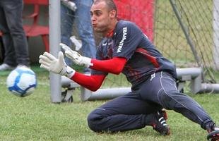 1 - Renan (goleiro)

