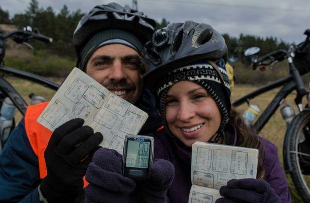 Julie já completou os 30, Thiago fará apenas em maio. O casal passará pelo menos um ano viajando de bike