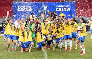 Seleo Brasileira levanta o trofu do Torneio Internacional