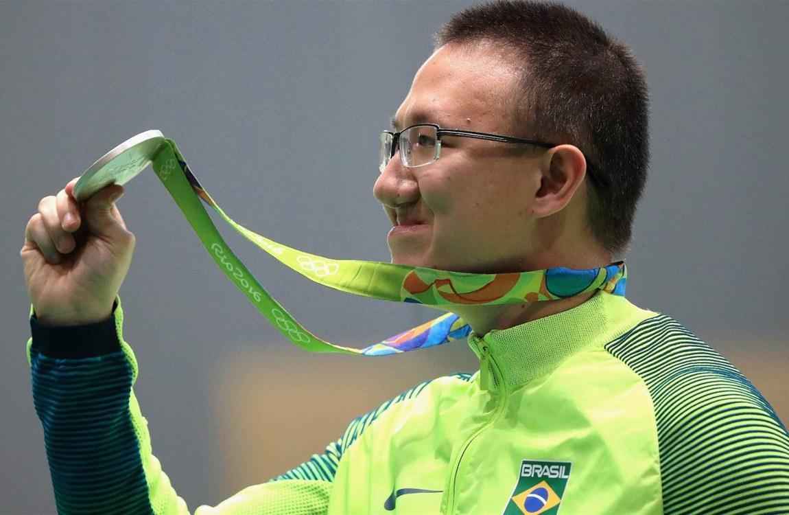 Paulista Felipe Wu conquista prata no tiro olmpico e garante a primeira medalha do Brasil 