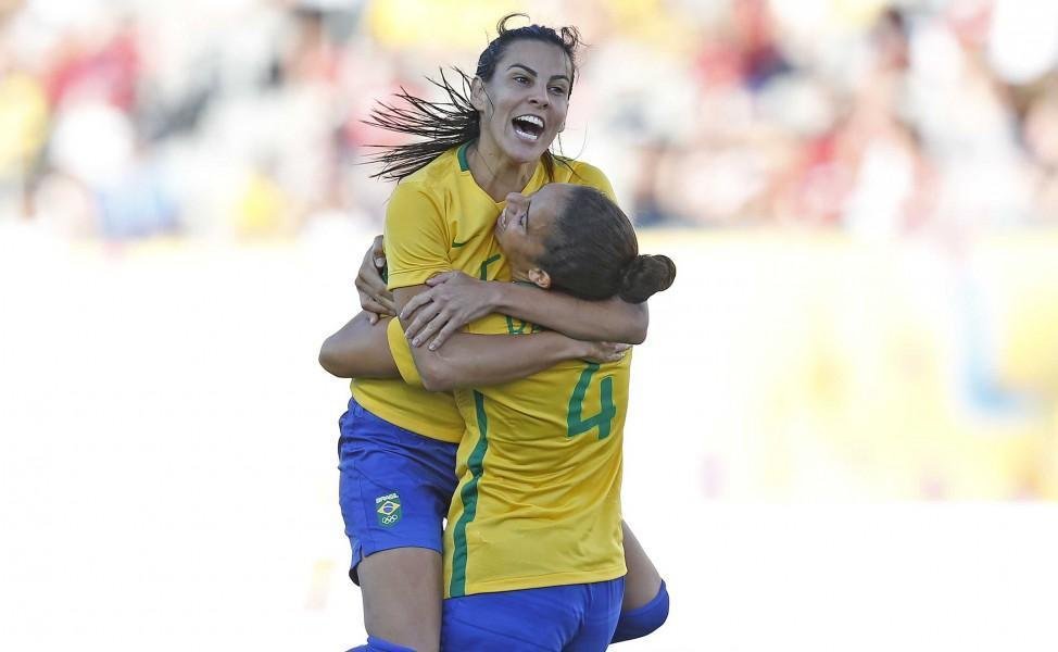 A volante Thaisa faz sua primeira participao nos Jogos Olmpicos defendendo a camisa brasileira. A atleta esteve na conquista da medalha de ouro nos Jogos Pan-Americanos de Toronto. Atualmente, est na Seleo Permanente, mas j passou pelos clubes So Jos e Amrica Mineiro.