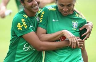 Natural de Salvador, Fabiana (na imagem,  esquerda) est em sua terceira disputa dos Jogos Olmpicos. Fora da Seleo Brasileira, a atleta atua no clube chins Dalian Quanjian.