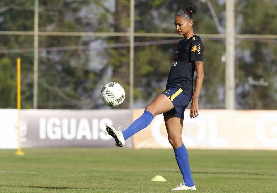 Natural de Ituiutaba (MG), a jogadora Poliana tambm  estreante nos Jogos Olmpicos. Em Londres, ela chegou a figurar a lista de convocao, mas acabou sendo cortada. Atualmente joga no clube Houston Dash, nos EUA, ao lado de Andressinha.