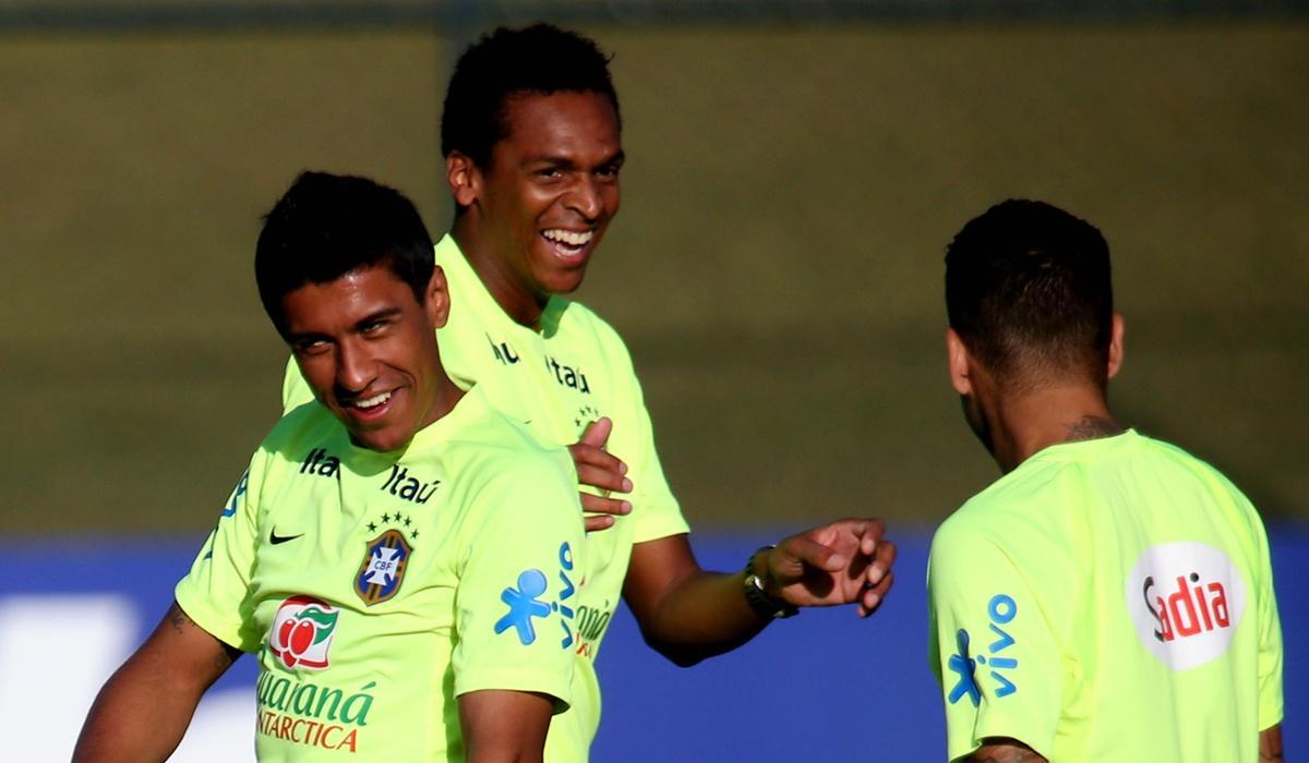 Jogadores em momento de descontrao durante o treino da Seleo Brasileira