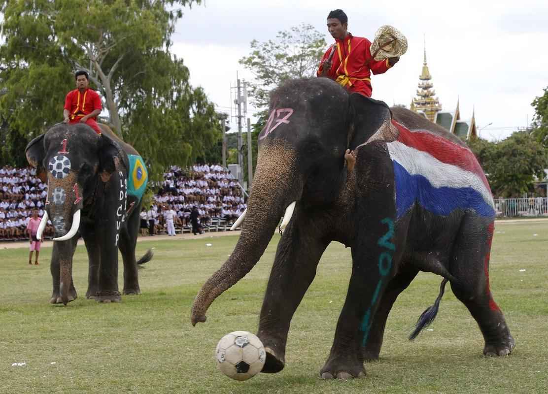 A partida faz parte da campanha para promover a Copa do Mundo 2014