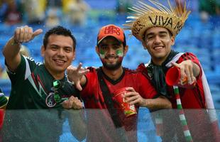 Torcedores do Mxico se renem no Estdio das Dunas para ver a partida contra Camares.