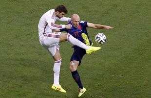 Lance do jogo entre Espanha e Holanda na Arena Fonte Nova, em Salvador.