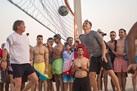 Os atletas se divertiram na praia de Ipanema, durante a tarde desta segunda-feira (16).