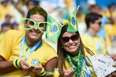 Brasileiros e mexicanos colorem as arquibancadas para o jogo entre Brasil e Mxico