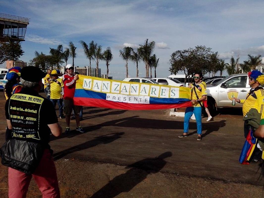 Farra dos colombianos na sada do jogo de hoje: invaso na Torre de TV