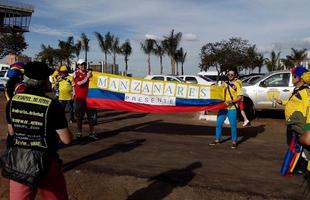 Farra dos colombianos na sada do jogo de hoje: invaso na Torre de TV