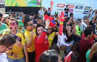 Colombianos comemoram o segundo gol da Colmbia no Taguaparque.