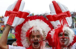 Torcedores da Inglaterra fazem festa no Itaquero.