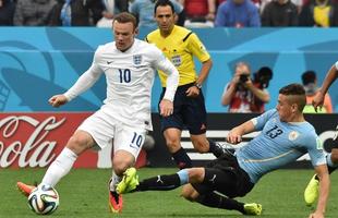 Lance do jogo entre Uruguai e Inglaterra.