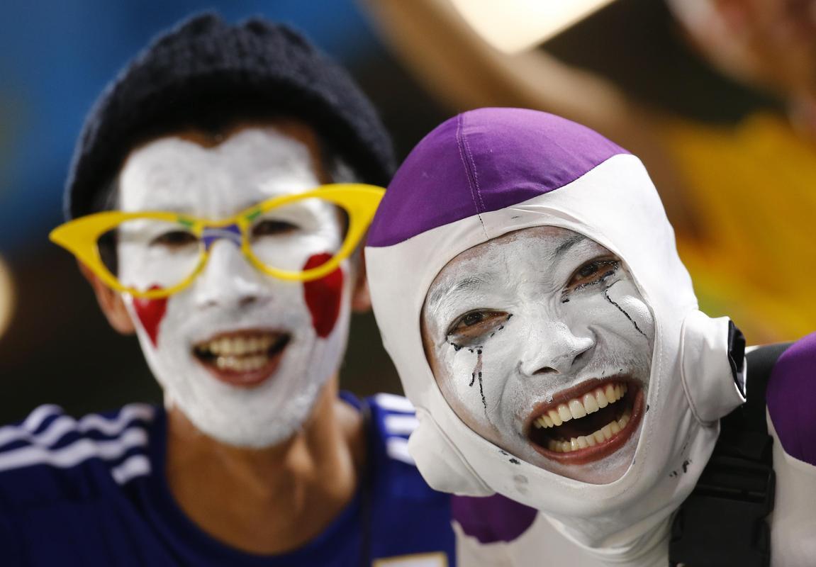 Torcedores da Grcia e do Japo juntos na Arena das Dunas