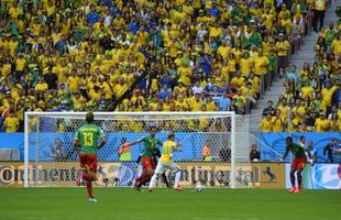 Lance de jogo entre Brasil e Camares.