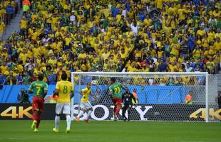 Lance de jogo entre Brasil e Camares.