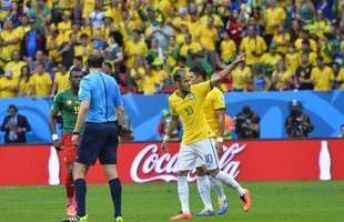 Neymar comemora depois de marcar o primeiro gol contra Camares.