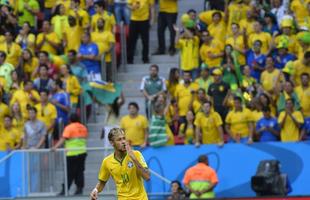 Neymar comemora depois de marcar o primeiro gol contra Camares.