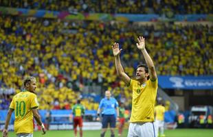 Fred comemora depois de marcar o terceiro gol do Brasil.