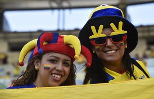 Torcida capricha no visual para o jogo entre Frana e Equador, no Maracan