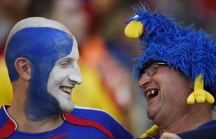 Torcida capricha no visual para o jogo entre Frana e Equador, no Maracan