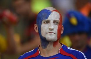 Torcida capricha no visual para o jogo entre Frana e Equador, no Maracan