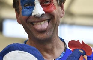 Torcida capricha no visual para o jogo entre Frana e Equador, no Maracan