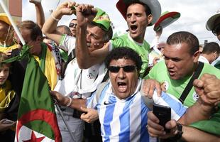 Torcedores da Algria fazem festa em Curitiba