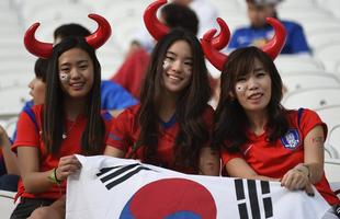 Torcida se prepara para o jogo entre Blgica e Coreia do Sul na Arena Corinthians
