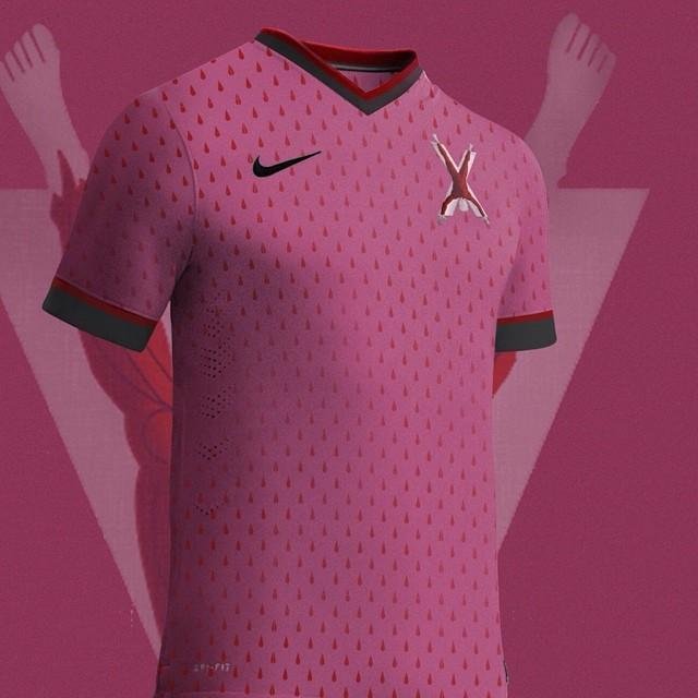 Detalhe da camiseta da famlia Bolton