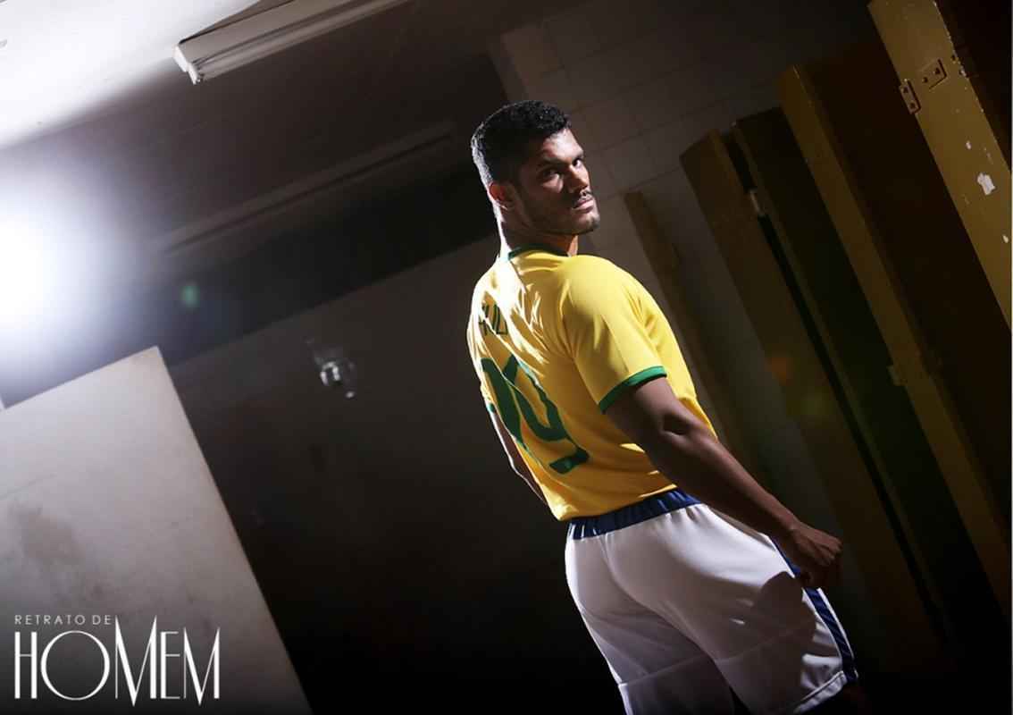 Felipe Florncio, o Hulk brasiliense, aproveitou o clima de Copa para fazer um ensaio sensual sobre o tema