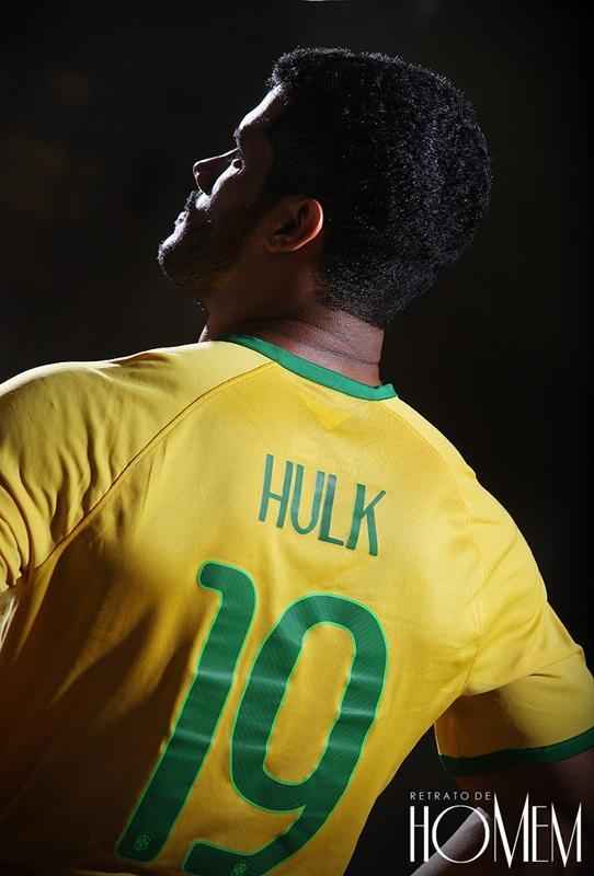 Felipe Florncio, o Hulk brasiliense, aproveitou o clima de Copa para fazer um ensaio sensual sobre o tema