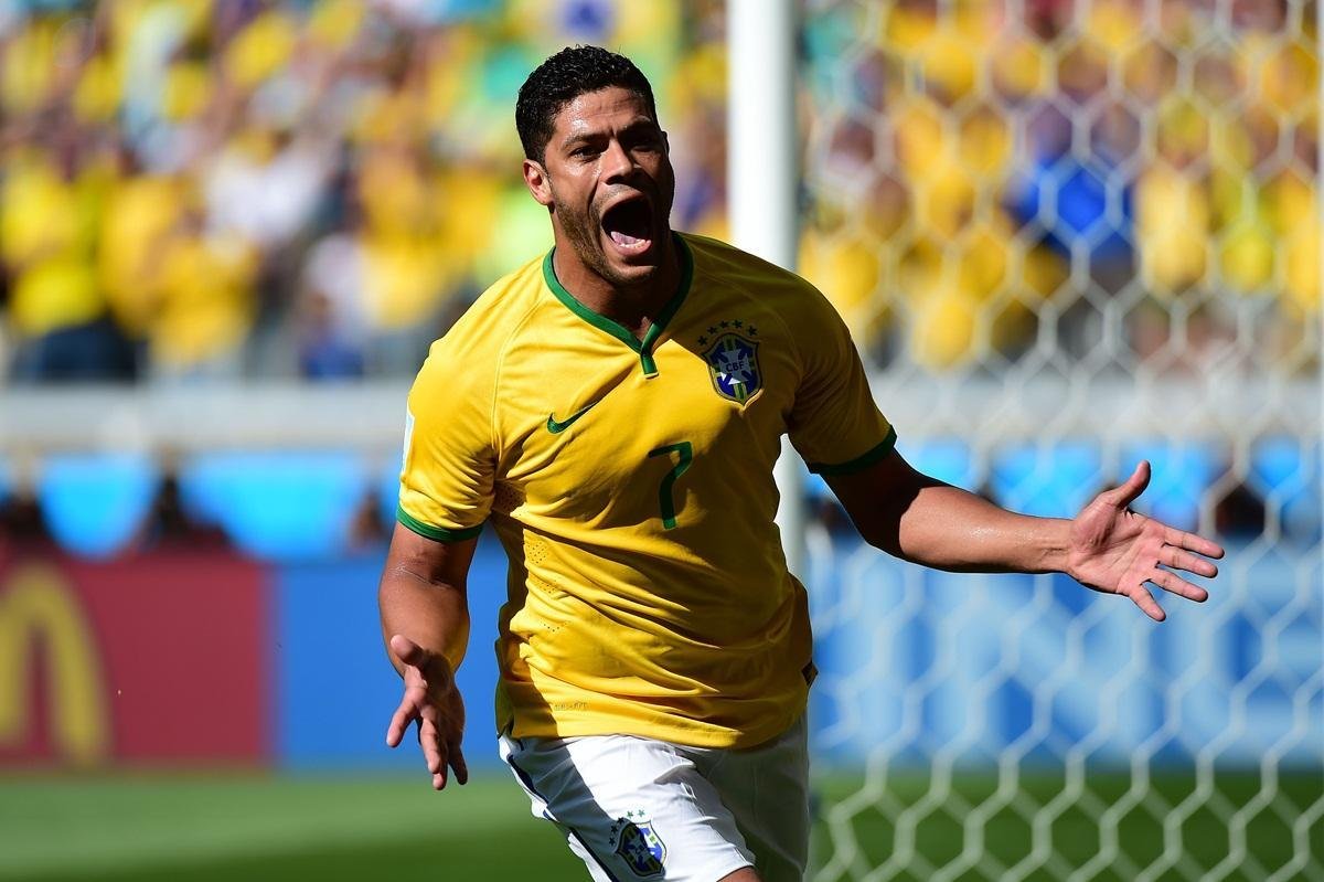 Hulk reclama depois de ter um gol anulado pelo juiz