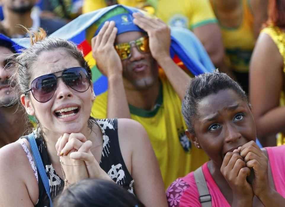 Brasileiros sofrem com as ofensivas chilenas e a falta de gols da Seleo Brasileira. Recife (PE).