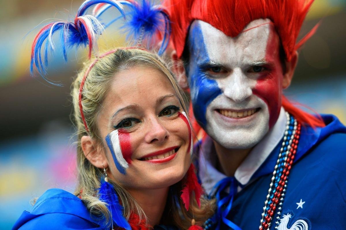 Casal torce para a Frana