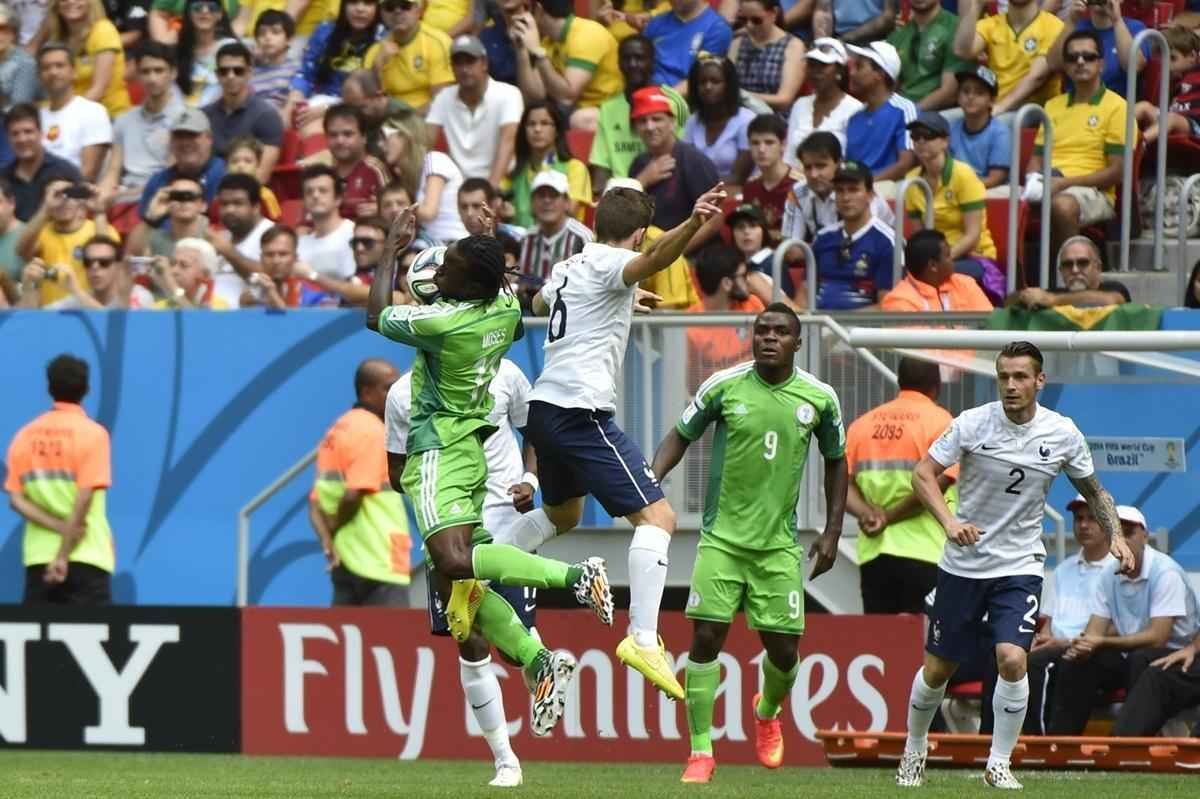 Lance do jogo entre Frana e Nigria no Man Garrincha