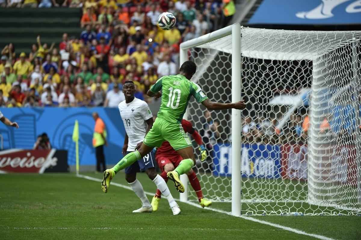 Lance do jogo entre Frana e Nigria no Man Garrincha