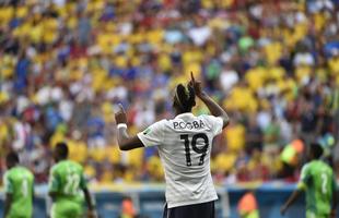 Paul Pogba comemora depois de fazer um gol contra a Nigria