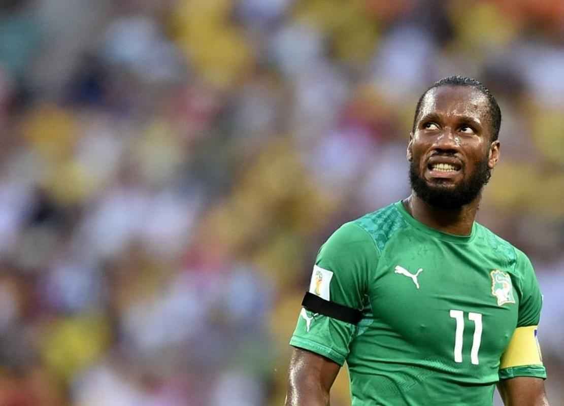 Em 2013, jogando no campeonato turco, Didier Drogba defendeu o Galatasaray no clssico contra o Fenerbahe. Depois de um desentendimento entre jogadores, a torcida se virou contra o atleta. Fora de campo, ele publicou em uma rede social uma resposta a esse comportamento. 'Voc me chama de macaco, mas chorou quando o Chelsea bateu o Fenerbahe em 2008. Me chama de macaco mas pulou na frente da sua TV quando venci a Liga dos Campees. Me chama de macaco mas ficou possesso quando venci o Campeonato Turco com o Galatasaray. O mais triste de tudo  que voc me chama disso, mas pulou quando meu 'irmo macaco' Web marcou duas vezes no clssico'.