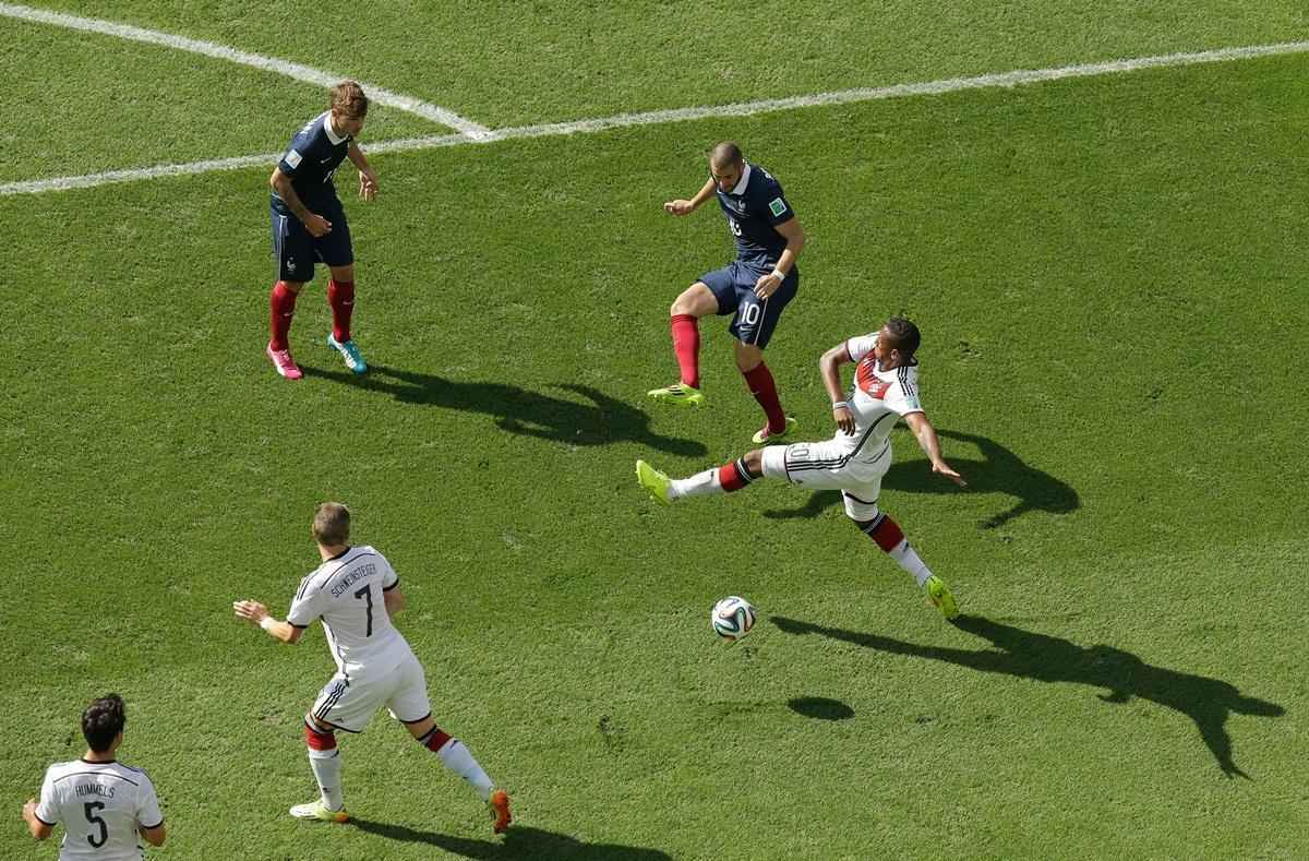 Lance do jogo entre Frana e Alemanha
